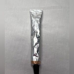 Typology T23 — Tinted Concealer
2% Caffeine + Cornflower Hydrolate.